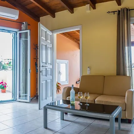 Julia΄s Appartement Alepou